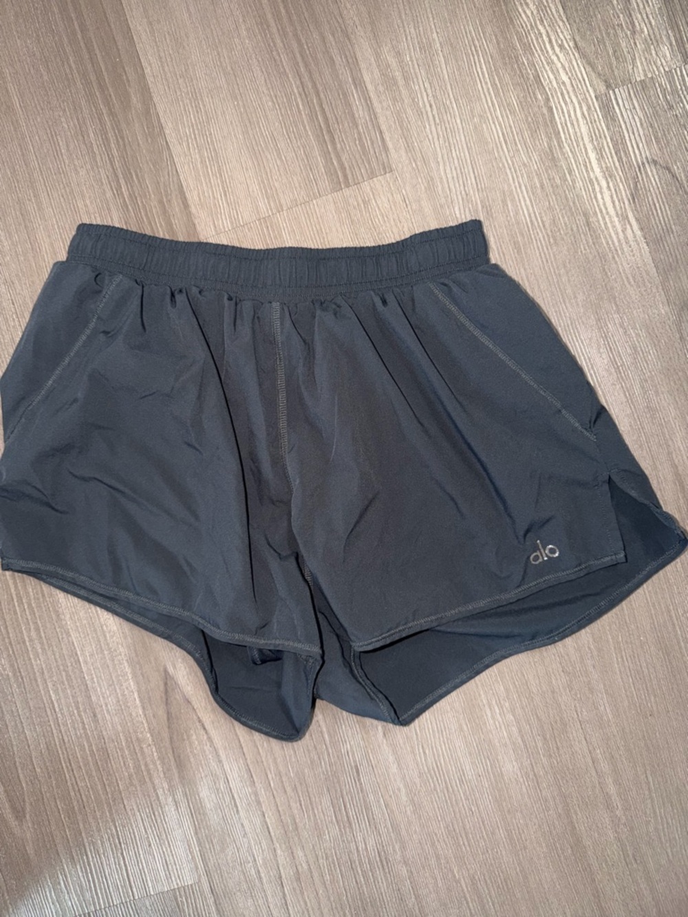 ALO Yoga Men's Dark Gray Athletic Shorts